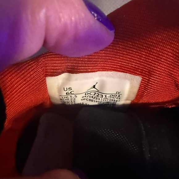 Boys Michael Jordan Stay Loyal shoes in black & red. Size 6 C EUC - Picture 5 of 7